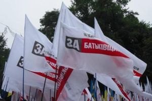 Прихильники Тимошенко пройшли ходою до суду