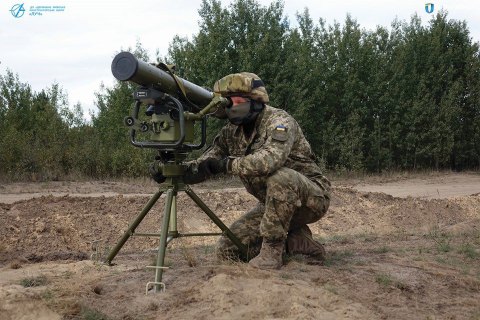 Порошенко поручил отправить на Донбасс больше украинских аналогов Javelin
