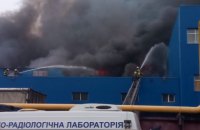 Біля станції метро "Лісова" в Києві загорілися склади пластику і картону (оновлено)