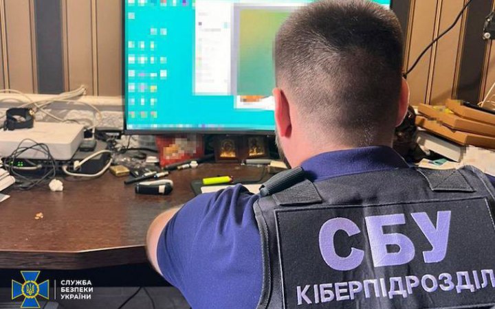 У Києві викрили підпільний "ЦНАП", який виготовляв документи для ухилянтів та хакерів
