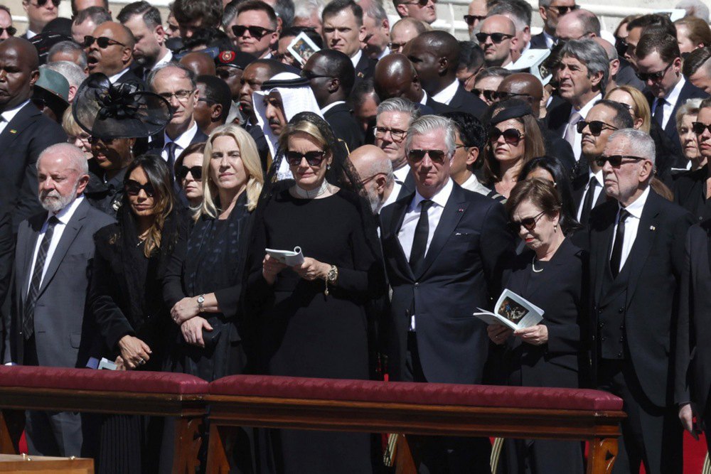 Під час церемонії прощання з Папою Римським Франциском у Ватикані.