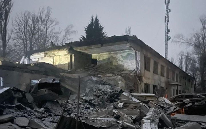Вночі росіяни завдали ракетного удару по Мирнограду на Донеччині, 6 людей поранені