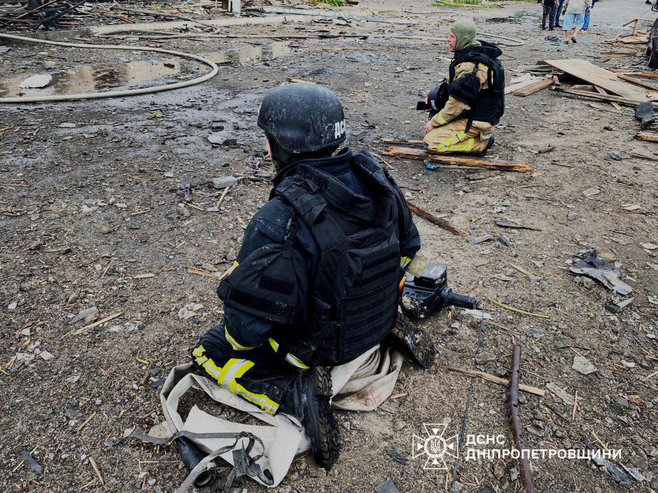 Рятувальники на місці російського обстрілу
