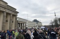 В Берлине полиция применила водометы для разгона противокарантинных протестов