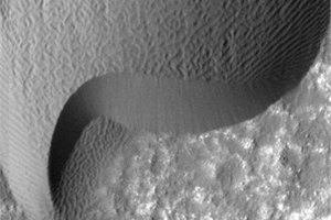 Ученые сфотографировали движущиеся марсианские дюны