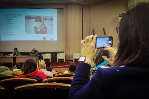 «Вам треба мати мінімальний план». Як проходить один з найпопулярніших київських тренінгів із виживання в бойових умовах