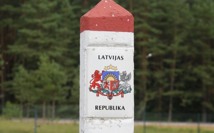 Латвія заборонила в'їзд до країни автомобілям з російськими номерами 