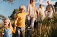 Ефект доміно у похилому віці: як одна проблема може запускати ланцюг інших