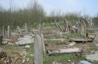 Подростки ради развлечения разбили 66 надгробий на еврейском кладбище