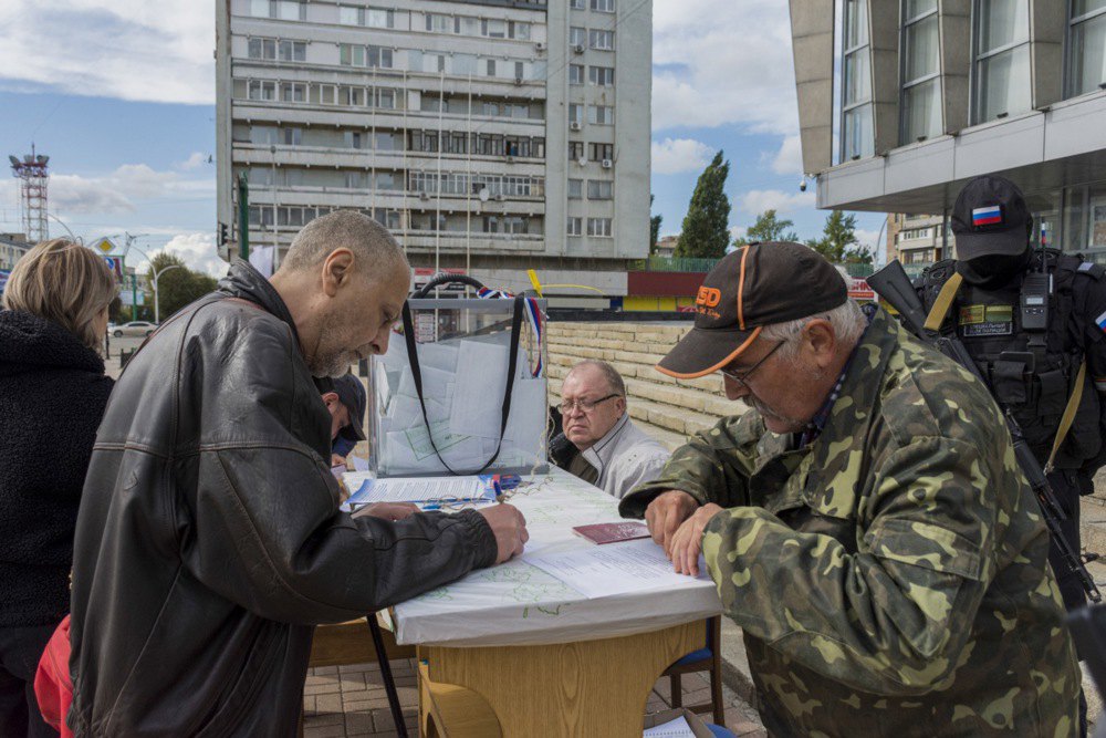 Під час ‘референдуму’ у Луганську, 24 вересня 2022 р.