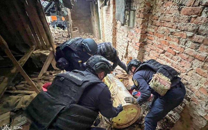 На Чернігівщині сапери ДСНС знешкодили бойову частину ракети "Іскандер-К"