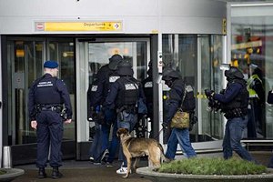 ​В Амстердаме из-за угрозы взрыва эвакуирован аэропорт