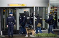 ​В Амстердаме из-за угрозы взрыва эвакуирован аэропорт