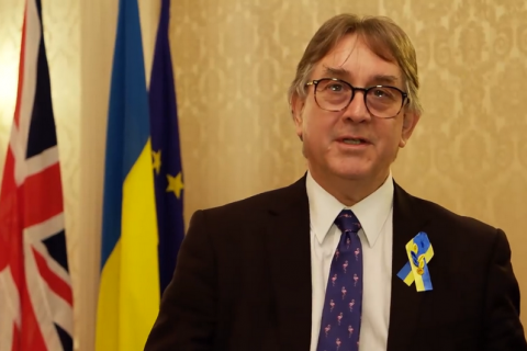 Гончарук вручил украинский орден "За заслуги" троим британским политикам 