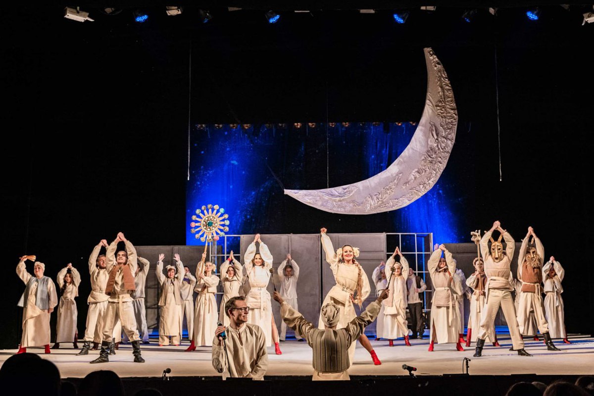 Вистава 'Ніч перед Різдвом'