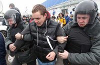 На митинге "Против наглой лжи НТВ" в Москве задержали 100 человек