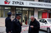 Неизвестные забросали "коктейлями Молотова" офис правящей партии Греции