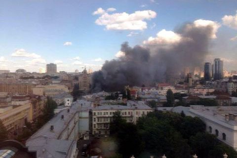 Печерский суд приостановил работу из-за пожара на Крещатике
