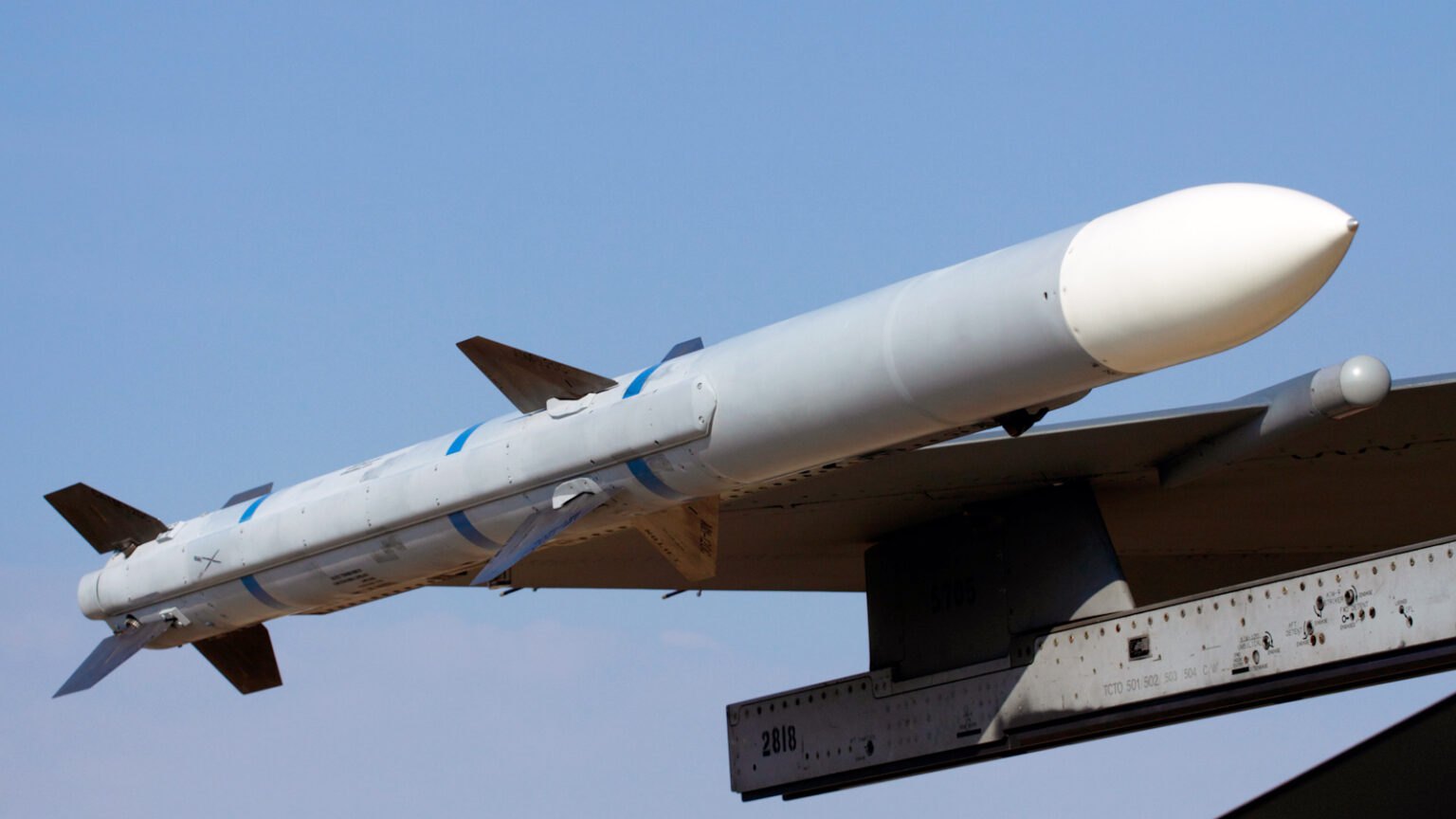 Ракети типу Rb 99 — це шведська ліцензійна версія американської керованої ракети класу «повітря — повітря» середньої дальності AIM-120 AMRAAM.