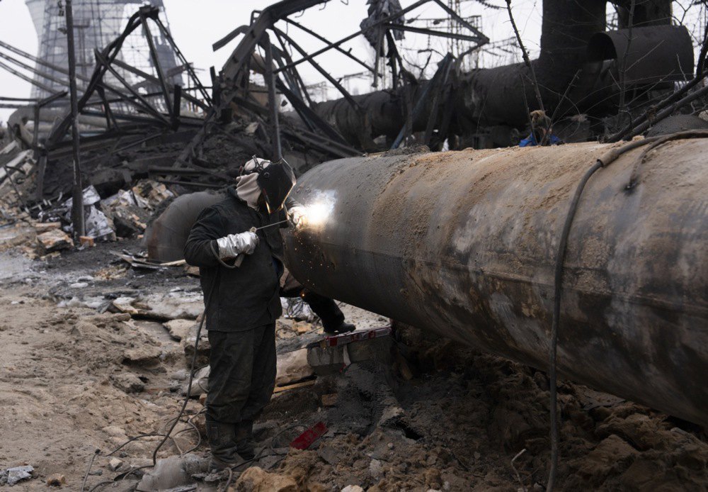 Зруйнована внаслідок російських ударів Дарницька теплоелектростанція в Києві, 4 лютого 2026 року.