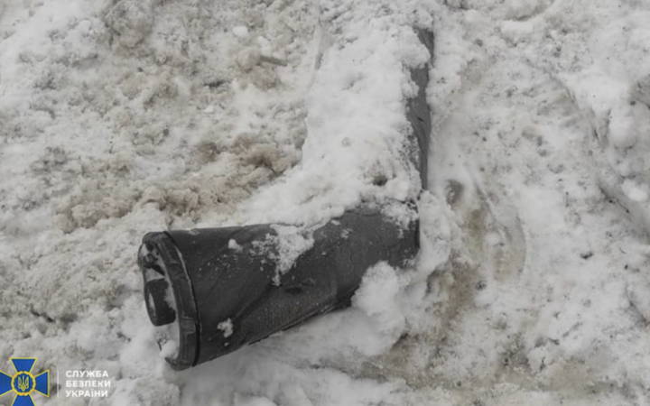 СБУ показала фото уламків ракети, якою Росія вдарила по Львівській області 