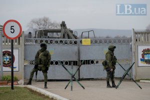 В военной части в Евпатории заблокировали журналистов