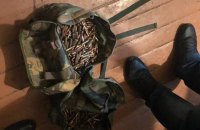 У Києві затримали чоловіка з рюкзаком патронів