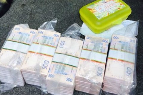 Генпрокуратура обвинила во взятке в 1,7 млн грн экс-сотрудников СБУ и МВД