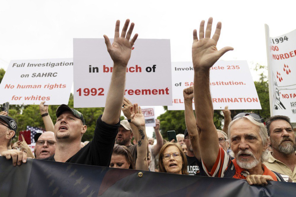 Фермери ПАР проводять акцію на підтримку указу Дональда Трампа про надання африканерам статусу біженців в США, 15 лютого 2025
року