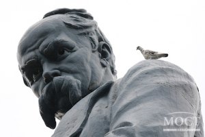 В Днепропетровске готовятся демонтировать памятник Шевченко