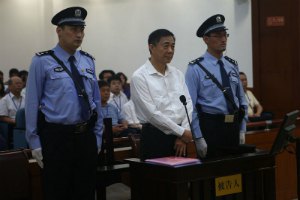 Китайские СМИ развернули информационную войну против экс-министра Бо Силая
