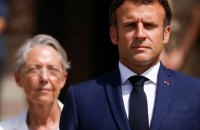 Макрон не прийняв відставку прем’єр-міністра Франції