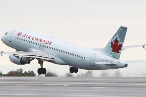 В Канаде при жесткой посадке самолета пострадали 25 человек