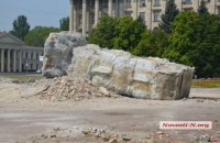 У Миколаєві з великими труднощами знесли постамент пам'ятника Леніну