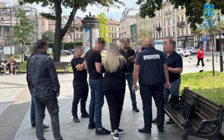 У Львові ексвикладача університету підозрюють в організації виїзду військовозобов’язаного 