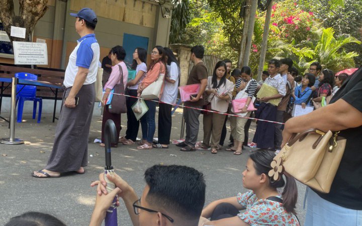 Хунта у М’янмі заборонила чоловікам виїжджати за кордон на роботу 