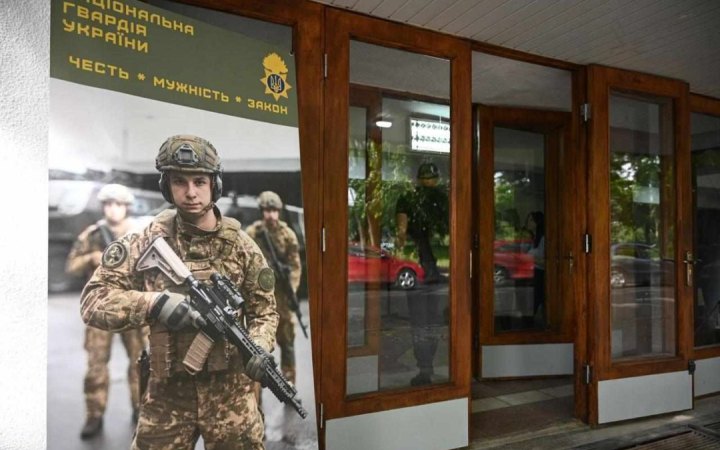 Серед державних інституцій українці довіряють Нацгвардії та СБУ, серед міжнародних - Євросоюз, - опитування