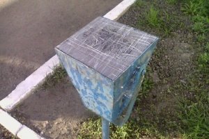 В центре Донецка бетонные урны заменили металлическими