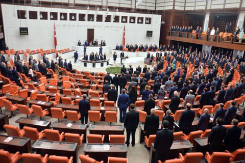 У парламенті Туреччини сталася масова бійка