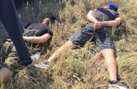 Нікопольські поліцейські затримали 9 осіб з арсеналом зброї, масками і бронежилетами
