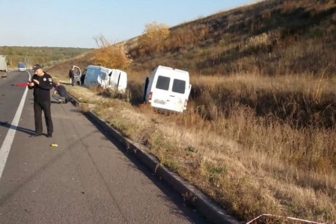 На трасі в Полтавській області мікроавтобус насмерть збив патрульну