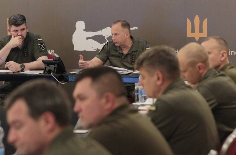 Сирський на нараді