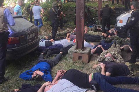 45 осіб заарештували на 60 днів за напад на ферму у Вінницькій області