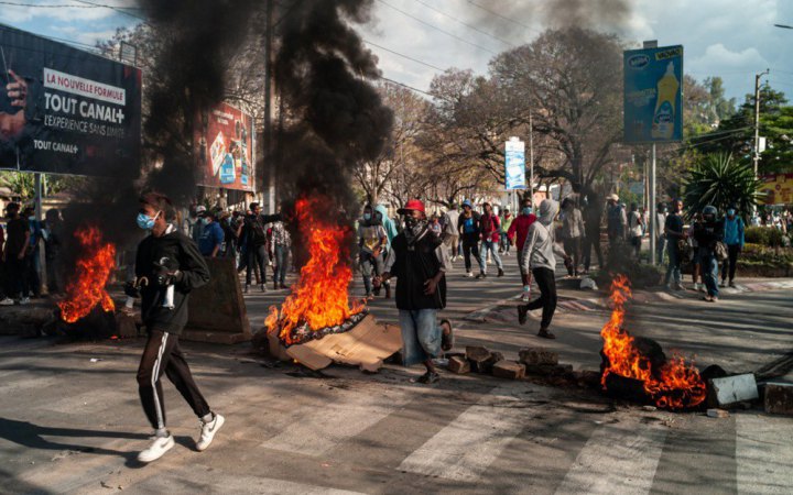 Президент Мадагаскару розпустив парламент на тлі спроб імпічменту