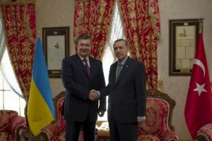К Януковичу летит турецкий премьер