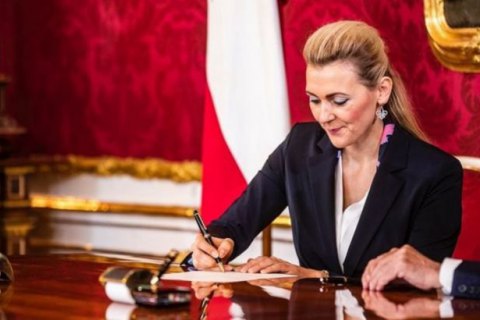 В Австрії міністр праці та молоді подала у відставку через звинувачення у плагіаті