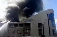 В Донецке горит бывший офис ИСД