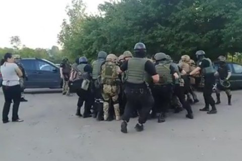 В Кировоградской области люди перекрыли дорогу из-за задержанных полицией ветеранов АТО