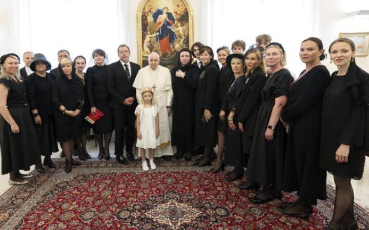У Ватикані відбулась зустріч Папи Франциска із дружинами українських послів