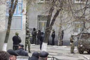 В Славянске милиционеры захвачены в заложники